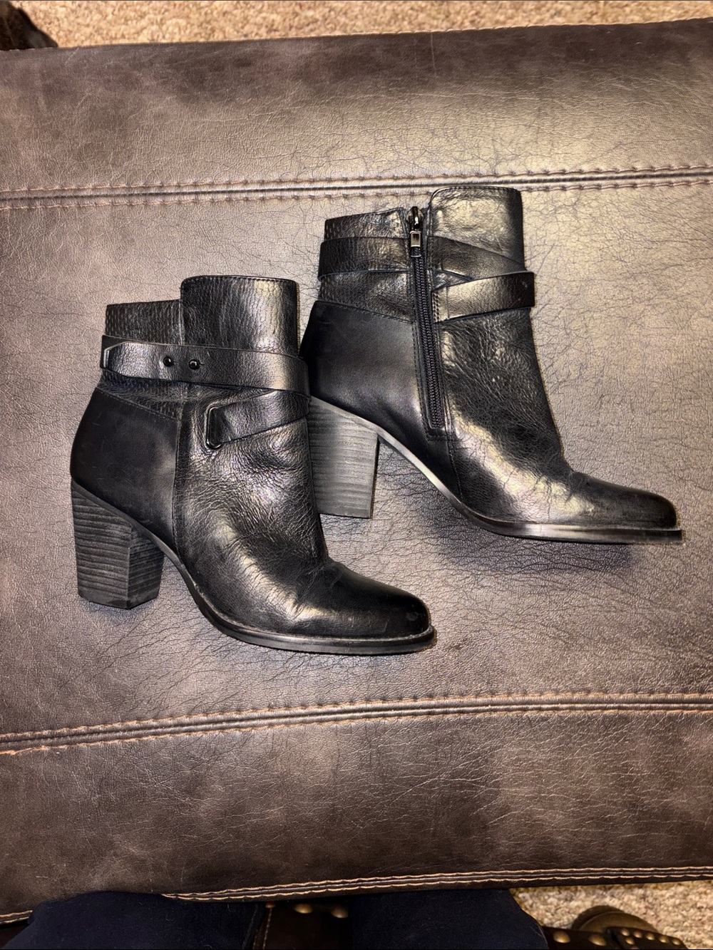 Arturo Chiang zip up black heeled boots size 6 1/2